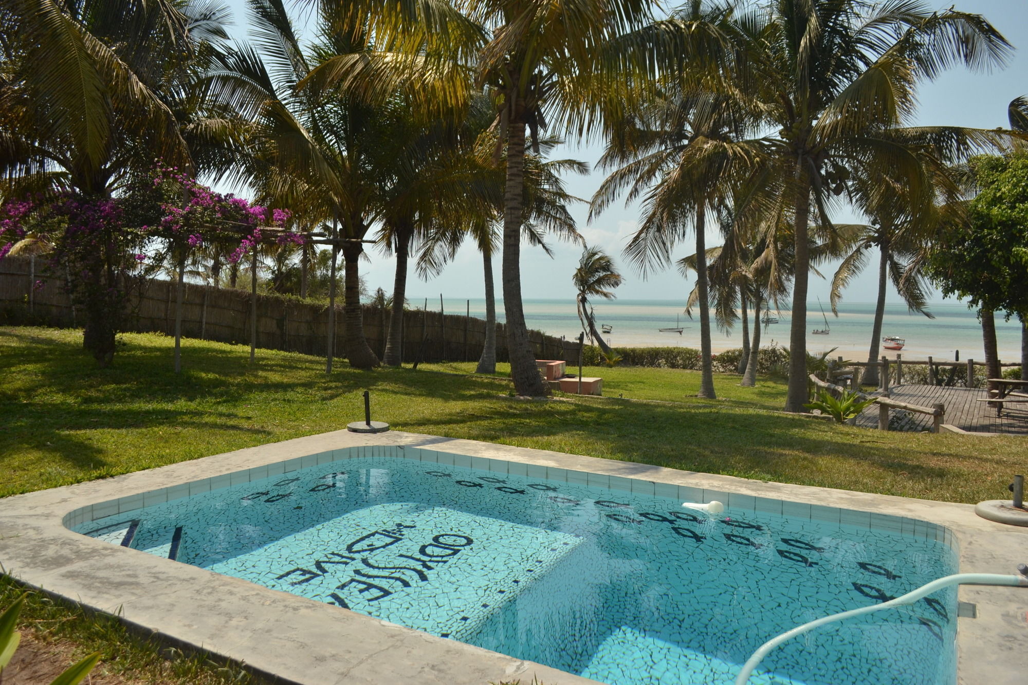 Baobab Beach Lodge And Backpackers Виланкулос Экстерьер фото